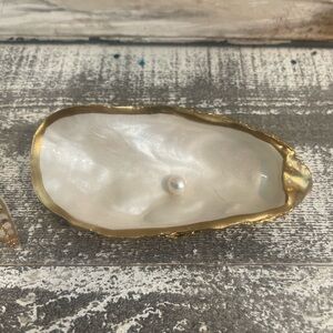 Elegant Gold and White Oyster Shell Jewelry Dish